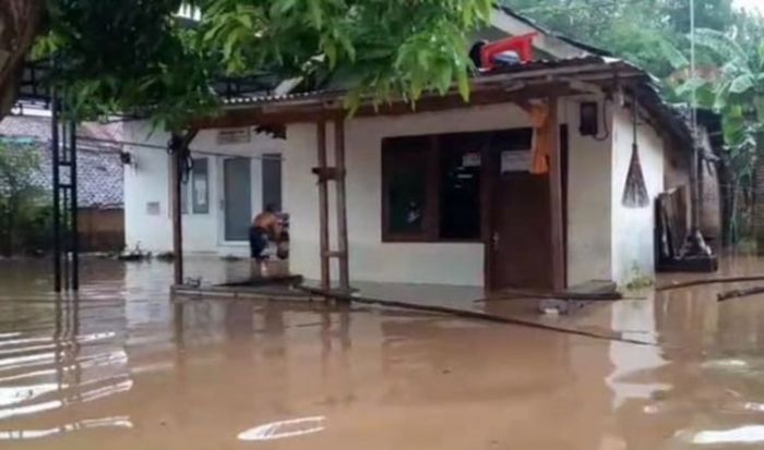 Diguyur Hujan Deras Selama 8 Jam, Tiga Kecamatan di Jombang Terendam Diguyur Hujan Deras Selama 8 Jam, Tiga Kecamatan di Jombang Terendam