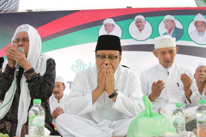Gus Ipul Sampaikan Ucapan Duka atas Ledakan Bom di Beberapa Gereja Surabaya Gus Ipul Sampaikan Ucapan Duka atas Ledakan Bom di Beberapa Gereja Surabaya