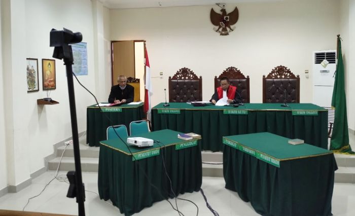 Sidang Perdana Gugatan Praperadilan Eks Pegawai PN Trenggalek Sidang Perdana Gugatan Praperadilan Eks Pegawai PN Trenggalek