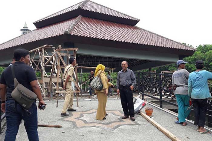 Jelang Tutup Tahun, Pimpinan DPRD Gresik Sidak 2 Proyek Mercusuar