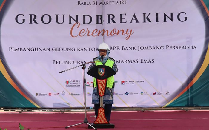 Bupati Mundjidah Wahab Hadiri Peletakan Batu Pertama Pembangunan Gedung Baru BPR Bank Jombang