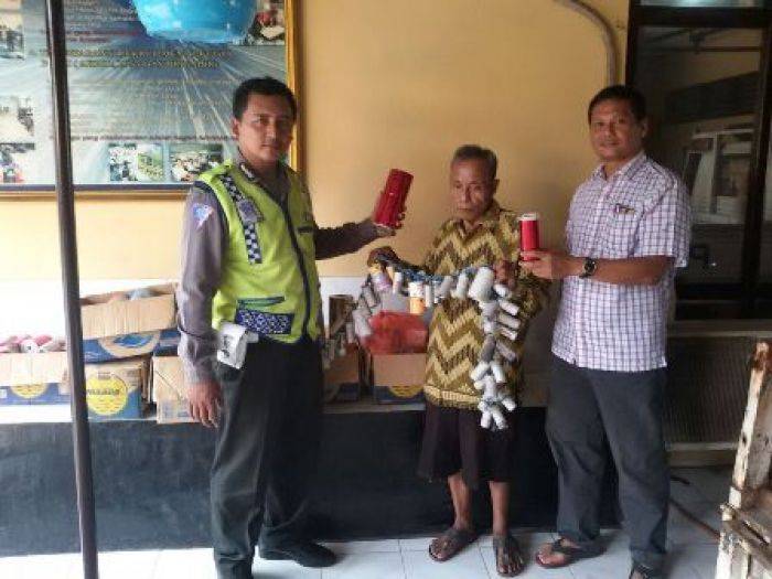 Pembuat Ribuan Petasan di Sidoarjo Diamankan Pembuat Ribuan Petasan di Sidoarjo Diamankan
