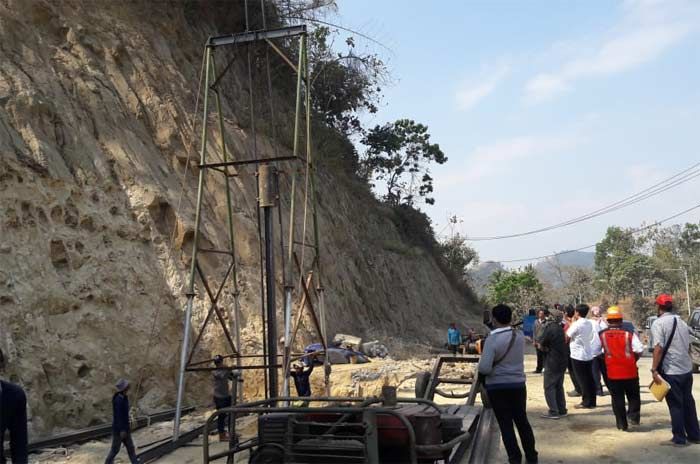 Proyek Jalan Ambles di Desa Gemaharjo Harus Kelar Sebelum Tahun Anggaran Berakhir Proyek Jalan Ambles di Desa Gemaharjo Harus Kelar Sebelum Tahun Anggaran Berakhir