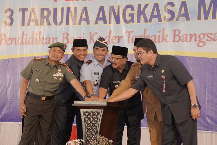 Pakde Karwo ​Resmikan SMAN 3 Taruna Angkasa Jatim di Kota Madiun