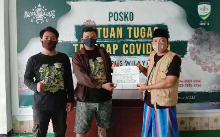 Bonek Surabaya Wani Lawan Covid-19 Serahkan Donasi ke Tenaga Medis Melalui LAZISNU Jatim Bonek Surabaya Wani Lawan Covid-19 Serahkan Donasi ke Tenaga Medis Melalui LAZISNU Jatim