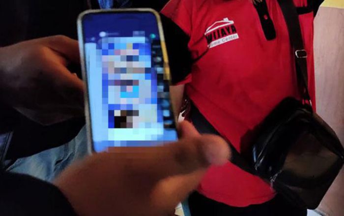 Jaga Moralitas Anak Bangsa, Pemkot Surabaya Gelar Operasi Konten Pornografi Jaga Moralitas Anak Bangsa, Pemkot Surabaya Gelar Operasi Konten Pornografi