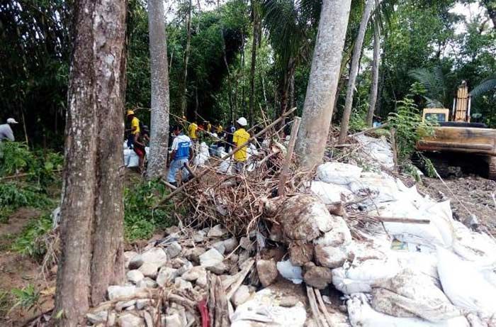 Empat Tanggul Jebol di Pacitan Langsung Dilakukan Upaya Tanggap Darurat Empat Tanggul Jebol di Pacitan Langsung Dilakukan Upaya Tanggap Darurat