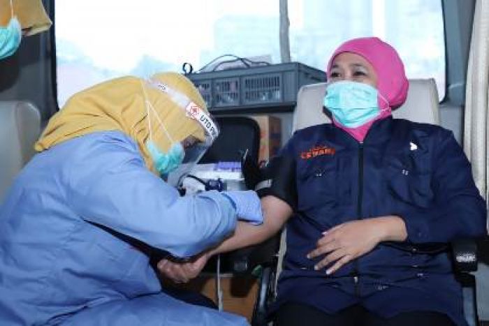 Stok Darah PMI Turun, Gubernur Khofifah dan Pejabat Pemrov Donor Darah Stok Darah PMI Turun, Gubernur Khofifah dan Pejabat Pemrov Donor Darah