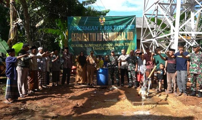 Dandim 0827/Sumenep Bersama Warga Desa Batang-Batang Daya Ikuti Persemian 1.898 Titik Air Dandim 0827/Sumenep Bersama Warga Desa Batang-Batang Daya Ikuti Persemian 1.898 Titik Air