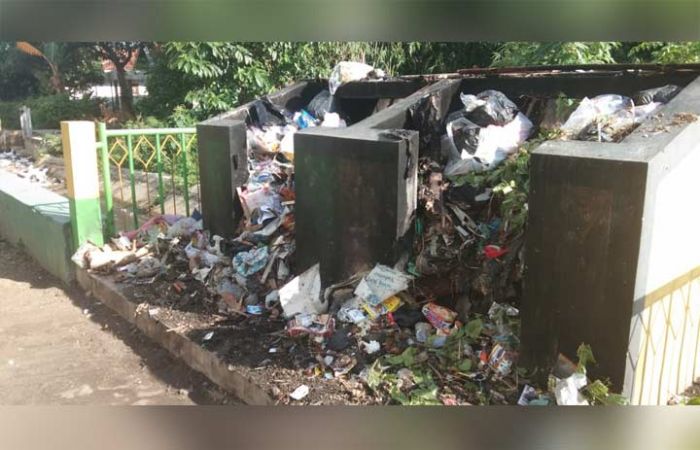 Sampah Tak Pernah Diangkut, Warga Parteker Pamekasan Keluhkan Bau Busuk