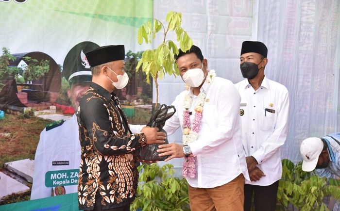 Bangun Desa Wisata Kampung Kelengkeng, Pemdes Simoketawang Sidoarjo Bagikan 500 Bibit ke Warganya Bangun Desa Wisata Kampung Kelengkeng, Pemdes Simoketawang Sidoarjo Bagikan 500 Bibit ke Warganya