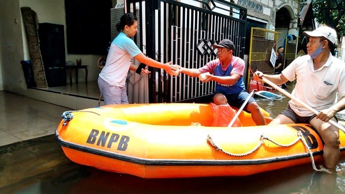 Bantu Warga Terdampak Banjir, BPBD Pasuruan Dirikan Dapur Umum di Tiga Lokasi Bantu Warga Terdampak Banjir, BPBD Pasuruan Dirikan Dapur Umum di Tiga Lokasi