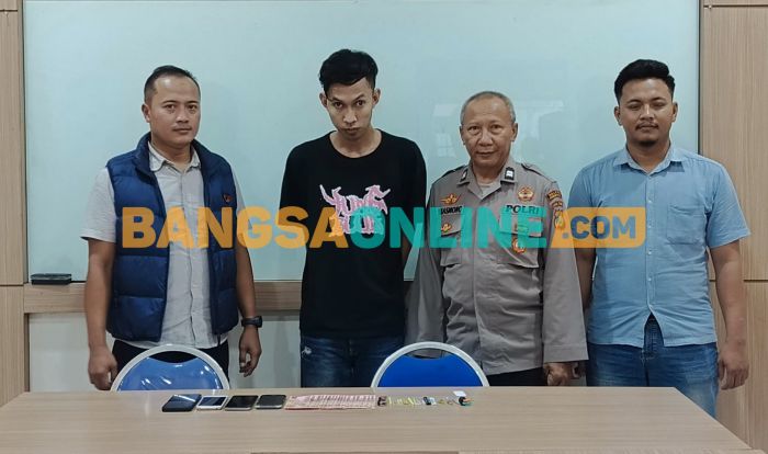 Polsek Prigen Pasuruan Tangkap Pengedar Uang Palsu yang Resahkan Warga Polsek Prigen Pasuruan Tangkap Pengedar Uang Palsu yang Resahkan Warga