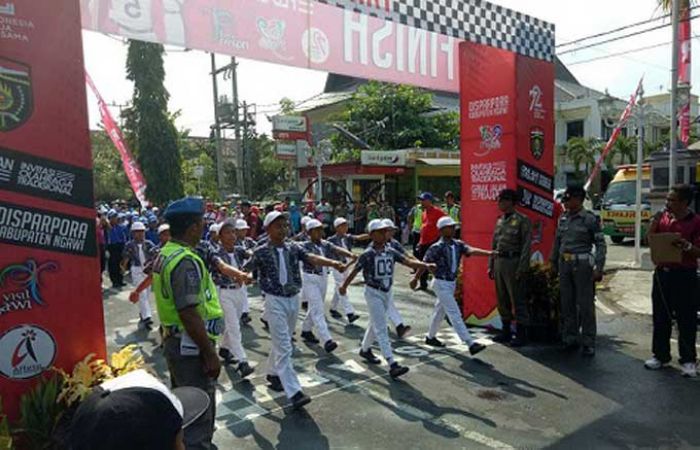 Lomba Gerak Jalan Tingkat SD di Kabupaten Ngawi Lomba Gerak Jalan Tingkat SD di Kabupaten Ngawi