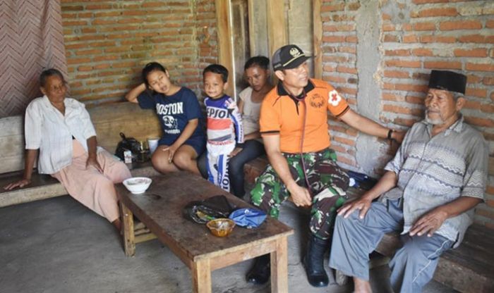 Cek Kesehatan, Timkes TMMD 106 Datangi Rumah Warga Desa Kedungsalam Cek Kesehatan, Timkes TMMD 106 Datangi Rumah Warga Desa Kedungsalam