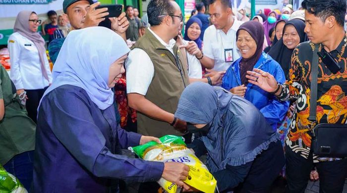 Gubernur Khofifah Gencarkan Pasar Murah Jelang Nataru 2025 untuk Stabilitas Harga Pangan