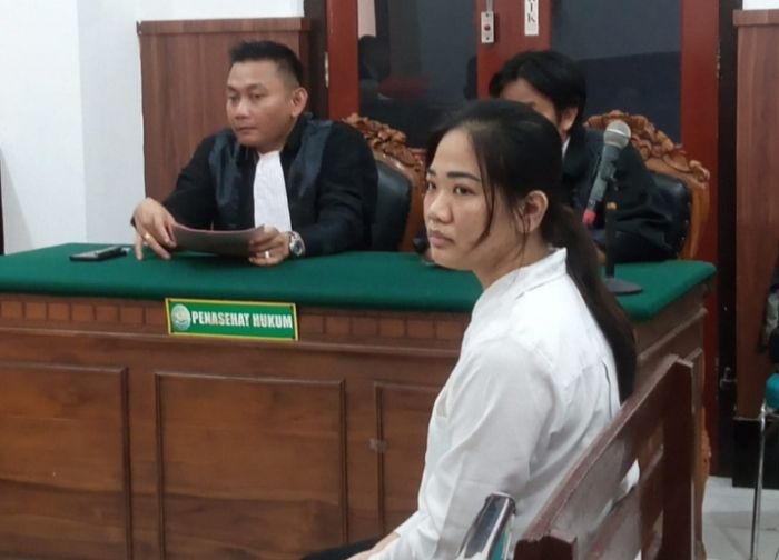 Tipu Bos Rp6,3 Miliar Modus Bisa Ngobrol sama Dewa, Wanita ini Diadili di PN Surabaya Tipu Bos Rp6,3 Miliar Modus Bisa Ngobrol sama Dewa, Wanita ini Diadili di PN Surabaya