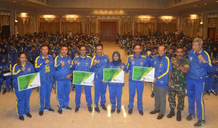 Wabup Qosim Bekali Kontingen Porprov Jatim Wabup Qosim Bekali Kontingen Porprov Jatim