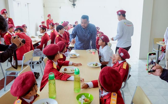 Kembangkan Sekolah Rakyat, Bupati Gresik Bersama Sekjen Kemensos RI Visitasi ke SRT 45 Semarang