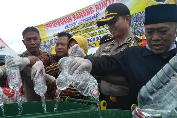 Polres Bojonegoro Musnahkan 46 Ton Miras Jenis Arak