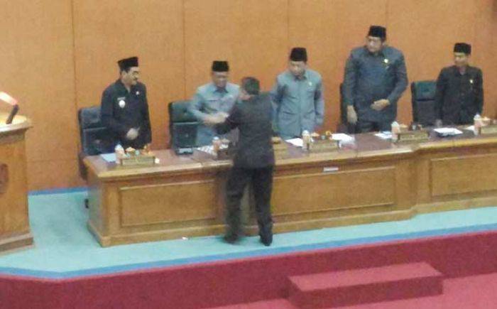 Fraksi-Fraksi DPRD Pacitan, Setujui Draft Raperda RPJMD Ditetapkan Sebagai Perda Fraksi-Fraksi DPRD Pacitan, Setujui Draft Raperda RPJMD Ditetapkan Sebagai Perda