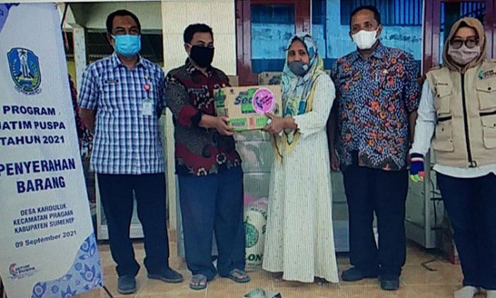 Warga Karduluk Sumenep Terima Bantuan Barang Usaha Program Jatim Puspa 2021 Warga Karduluk Sumenep Terima Bantuan Barang Usaha Program Jatim Puspa 2021