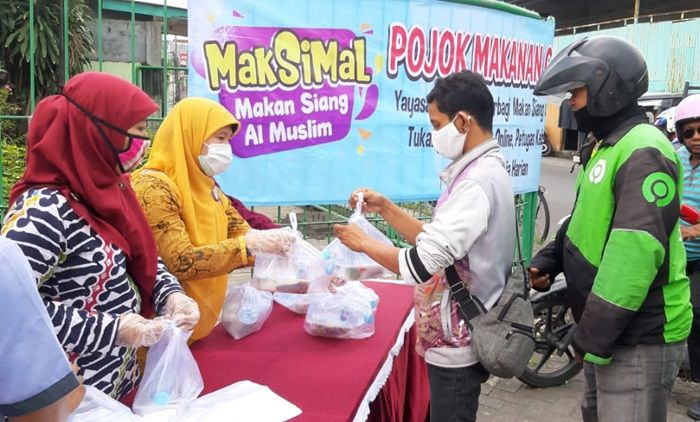 Peduli Dampak Corona, Yayasan Al Muslim Sidoarjo Siapkan 100 Makan Siang Gratis Peduli Dampak Corona, Yayasan Al Muslim Sidoarjo Siapkan 100 Makan Siang Gratis