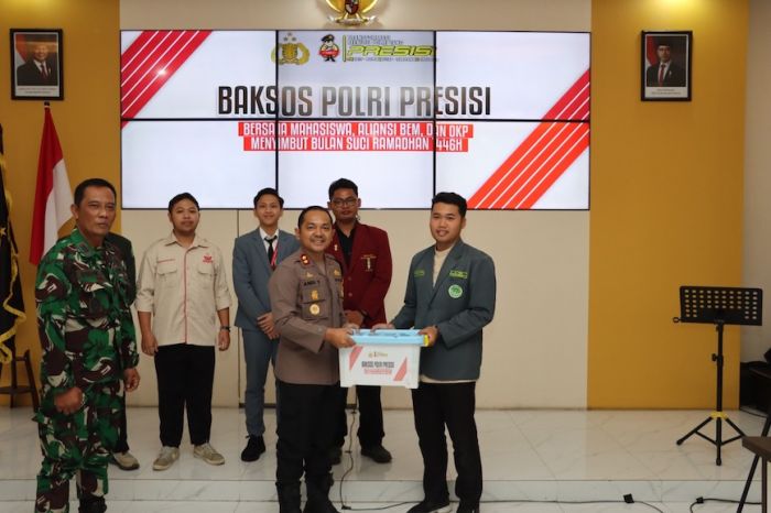 Sambut Ramadan, Polres Batu Gelar Pembagian Sembako Bersama Mahasiswa pada Warga Sambut Ramadan, Polres Batu Gelar Pembagian Sembako Bersama Mahasiswa pada Warga