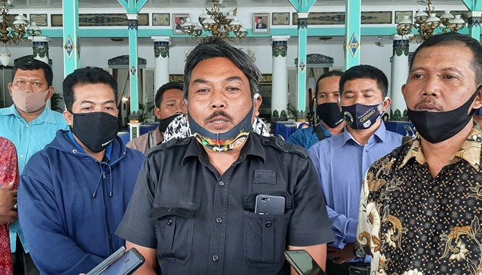 Datangi Pendopo, Puluhan Pekerja Seni di Madiun Minta Kejelasan SE Bupati Datangi Pendopo, Puluhan Pekerja Seni di Madiun Minta Kejelasan SE Bupati