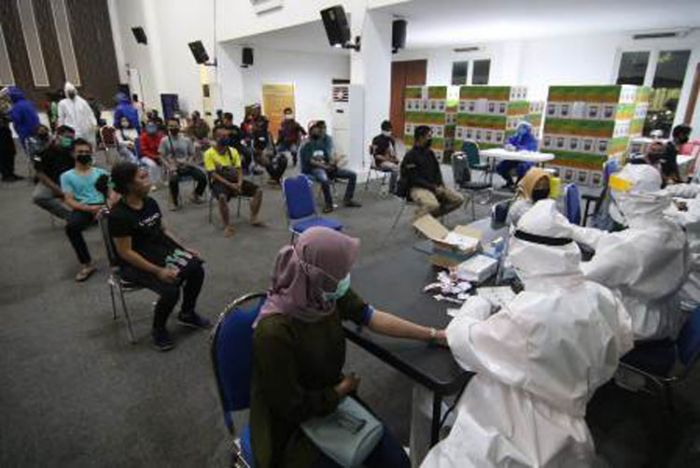 171 Orang Dievakuasi, Dini Hari Gubernur Khofifah Pantau Pelaksanaan Operasi Penertiban PSBB 171 Orang Dievakuasi, Dini Hari Gubernur Khofifah Pantau Pelaksanaan Operasi Penertiban PSBB