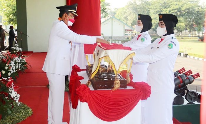 Momen HUT ke-76 RI, Gus Ipul Ajak Masyarakat Bangkit Bersama Melawan Pandemi Covid-19 Momen HUT ke-76 RI, Gus Ipul Ajak Masyarakat Bangkit Bersama Melawan Pandemi Covid-19
