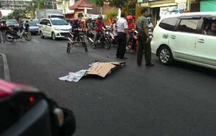 Diseduruk Ninja dan Digilas Truk, PNS di Mojokerto ini Tewas Mengenaskan Diseduruk Ninja dan Digilas Truk, PNS di Mojokerto ini Tewas Mengenaskan
