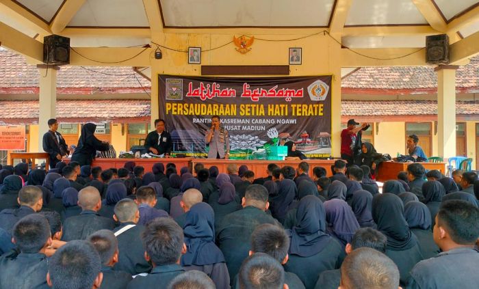 Ratusan Calon Warga PSHT Pelopori Kader Kamtibmas Ngawi Ratusan Calon Warga PSHT Pelopori Kader Kamtibmas Ngawi