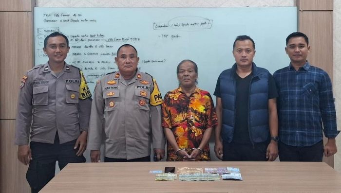 Asyik Nunggu Setoran Togel di Warung, Kakek di Prigen Pasuruan Diamankan Polisi Asyik Nunggu Setoran Togel di Warung, Kakek di Prigen Pasuruan Diamankan Polisi