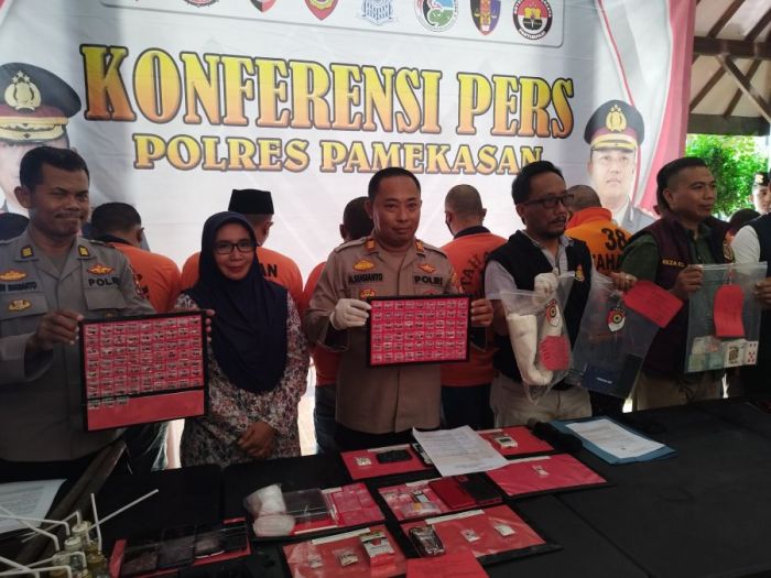 Polres Pamekasan Sebut Warga Proppo yang Ditangkap Bukan Bandar, Tapi Pengedar Narkoba Polres Pamekasan Sebut Warga Proppo yang Ditangkap Bukan Bandar, Tapi Pengedar Narkoba