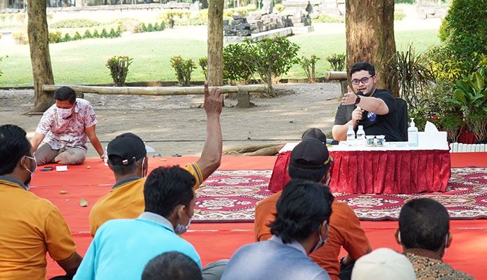 Dikeluhi Jalan Rusak, Begini Sikap Bupati Kediri kepada Warganya Dikeluhi Jalan Rusak, Begini Sikap Bupati Kediri kepada Warganya