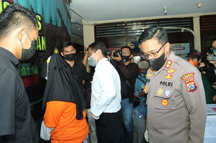 Modus Jual Minyak Goreng Online Murah, IRT di Bangkalan Tipu Pelanggan hingga Rp 266 Juta Lebih Modus Jual Minyak Goreng Online Murah, IRT di Bangkalan Tipu Pelanggan hingga Rp 266 Juta Lebih