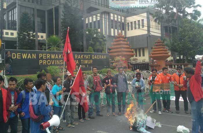 Dinilai Melemahkan KPK, BEM se-Jatim Tolak Hak Angket KPK Dinilai Melemahkan KPK, BEM se-Jatim Tolak Hak Angket KPK