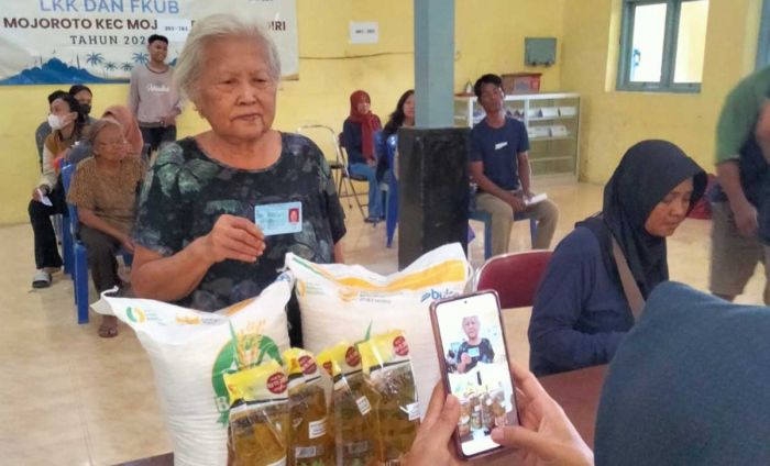 Bulog Kediri Salurkan Bantuan Pangan ke 34.296 Warga Jelang Idulfitri