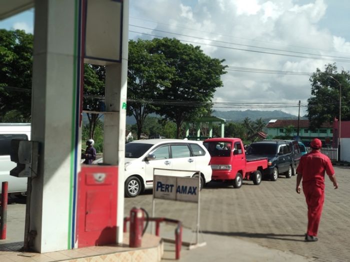 Stok Premium Turun, Antrean Kendaraan di SPBU 01 Pacitan Mengular Stok Premium Turun, Antrean Kendaraan di SPBU 01 Pacitan Mengular