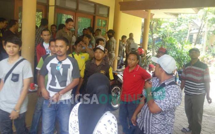 Pedagang Alun-alun Bangil Ramai-ramai Datangi Kantor Camat