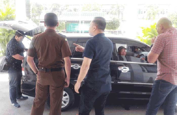 BB Dibawa ke Kejagung, Minggu Depan Kadinkes Gresik Diperiksa BB Dibawa ke Kejagung, Minggu Depan Kadinkes Gresik Diperiksa