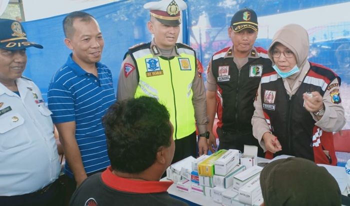 Jelang Libur Nataru, Polresta Sidoarjo Wajibkan Pengemudi Bus Tes Urine dan Kesehatan Jelang Libur Nataru, Polresta Sidoarjo Wajibkan Pengemudi Bus Tes Urine dan Kesehatan