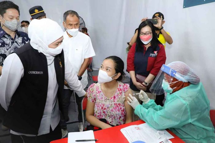 Gubernur Khofifah: Jatim Siap Berikan Vaksinasi Booster Kedua untuk Masyarakat Gubernur Khofifah: Jatim Siap Berikan Vaksinasi Booster Kedua untuk Masyarakat