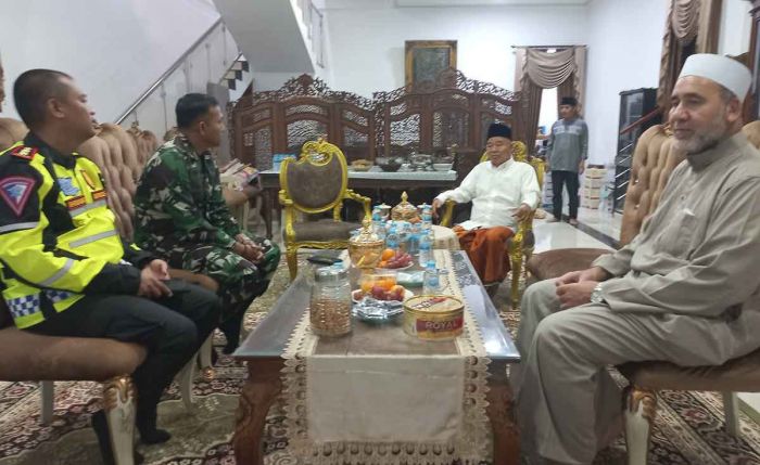 Kiai Asep Sampaikan Belasungkawa ke Korban Longsor Pacet-Cangar Kiai Asep Sampaikan Belasungkawa ke Korban Longsor Pacet-Cangar