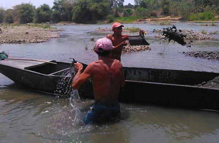 Penambang Liar Gunakan Diesel di Ngantru Tulungagung Dirazia, Penambang Tradisonal Ketiban Berkah Penambang Liar Gunakan Diesel di Ngantru Tulungagung Dirazia, Penambang Tradisonal Ketiban Berkah