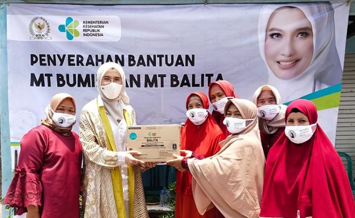 Serahkan Bantuan MT Bumil dan Balita, Arzeti: Perempuan Itu Salah Satu "Vaksin" Covid-19 Serahkan Bantuan MT Bumil dan Balita, Arzeti: Perempuan Itu Salah Satu "Vaksin" Covid-19