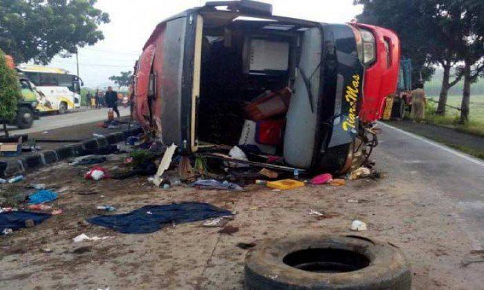 Rombongan Perangkat Desa se-Sukodono Kecelakaan di Kudus, Enam Orang Tewas Rombongan Perangkat Desa se-Sukodono Kecelakaan di Kudus, Enam Orang Tewas