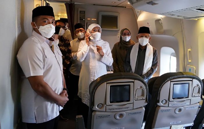 Gubernur Khofifah dan Wapres Berangkatkan 449 Jamaah Haji Kloter Pertama asal Jatim Gubernur Khofifah dan Wapres Berangkatkan 449 Jamaah Haji Kloter Pertama asal Jatim