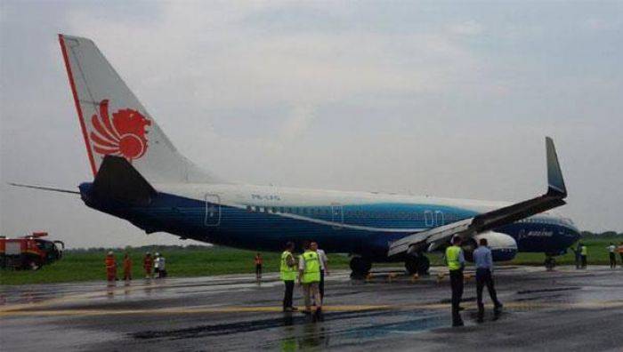 Bandara Juanda Dibuka Lagi setelah Lion Air Dievakuasi Bandara Juanda Dibuka Lagi setelah Lion Air Dievakuasi